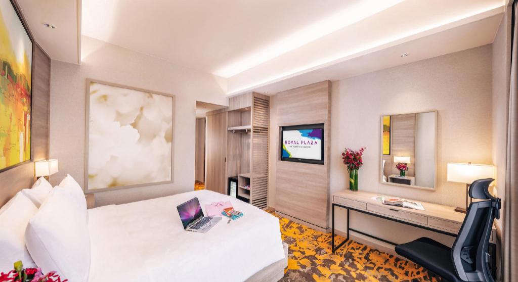 Royal Plaza on Scotts Hotel 객실 내부 예시