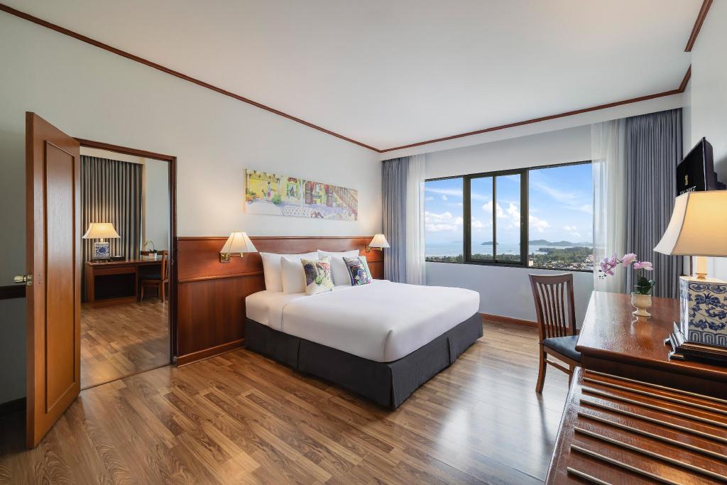 Royal Phuket City Hotel 객실 내부 예시