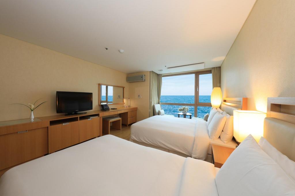 Ocean Suites Jeju Hotel 객실 내부 예시
