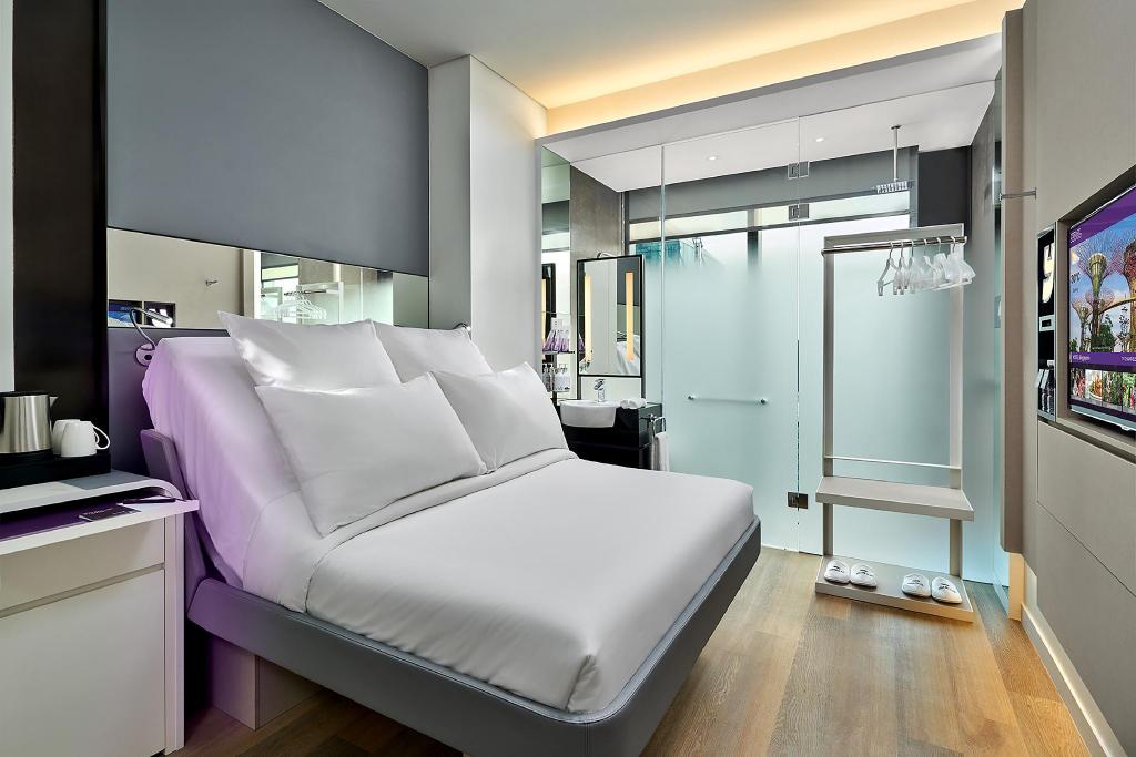 YOTEL Singapore Orchard Road 객실 내부 예시