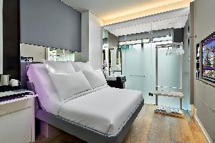 YOTEL Singapore Orchard Road 객실 내부 예시