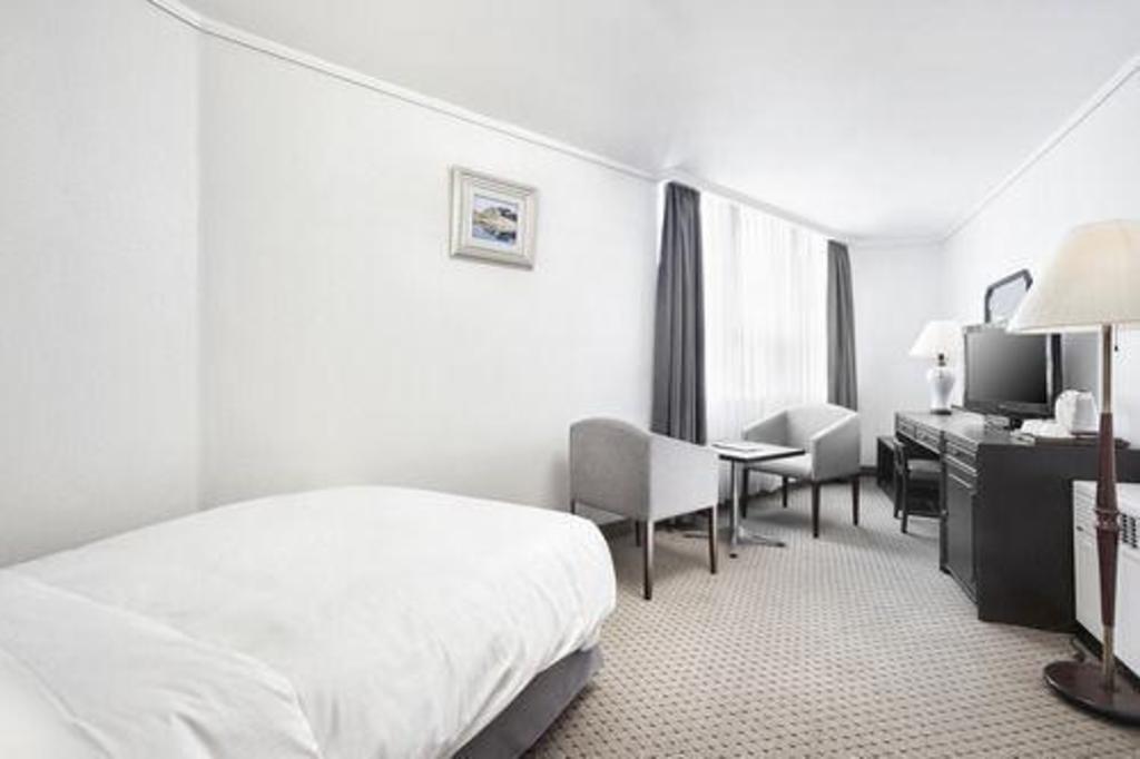 President Hotel 객실 내부 예시