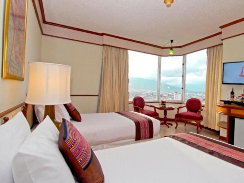 Duangtawan Hotel 객실 내부 예시
