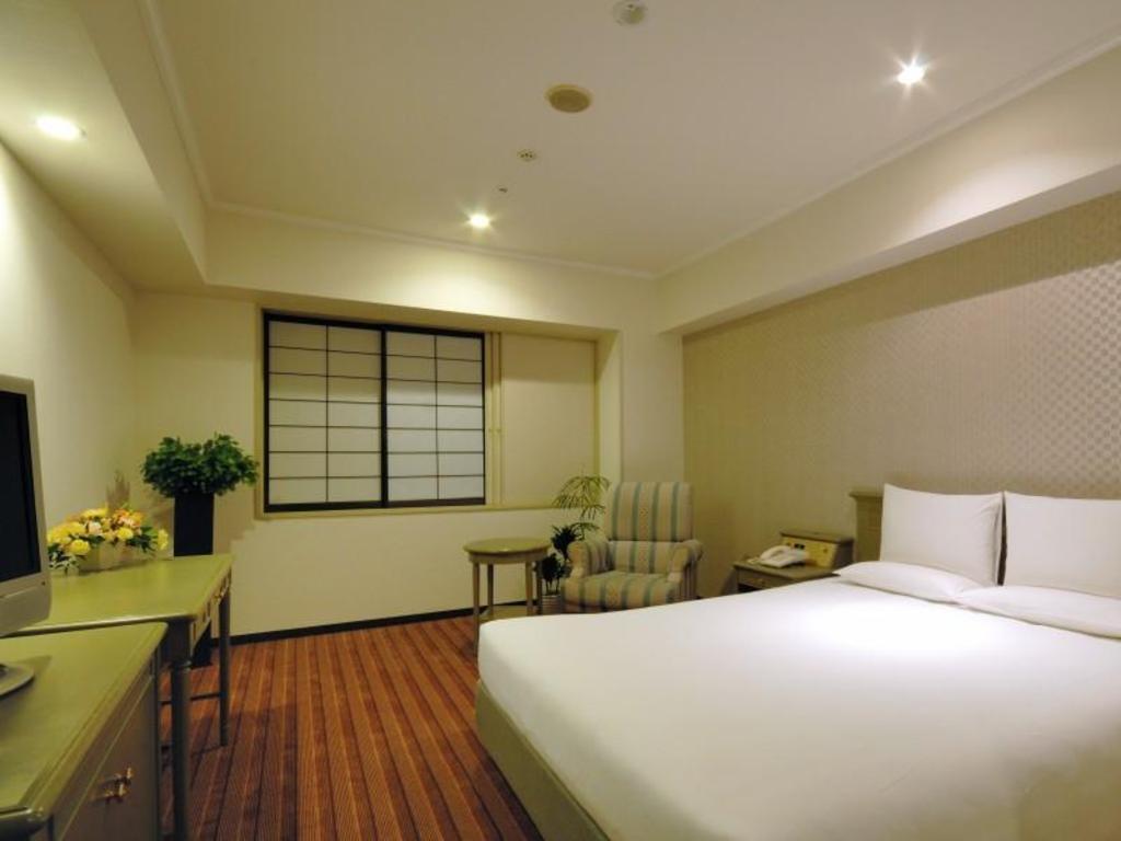 International Garden Hotel Narita 객실 내부: 더블 침대·책상·좌석