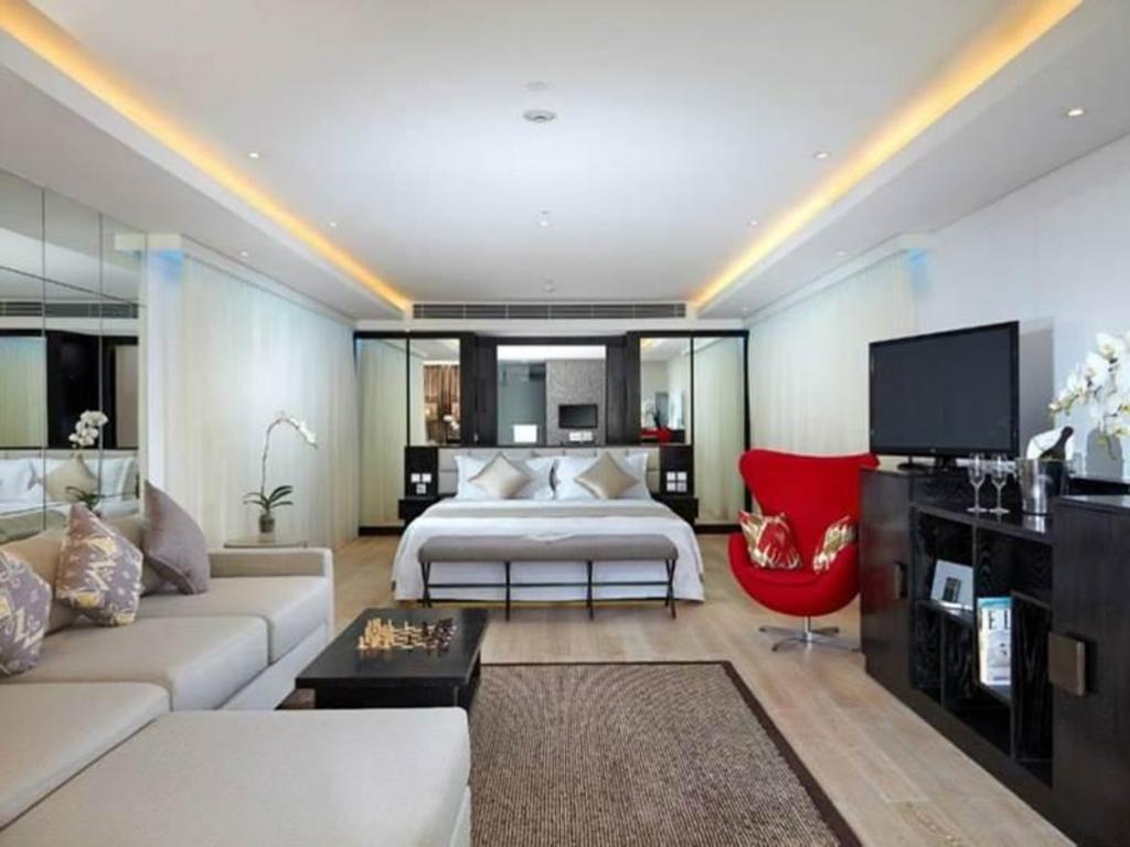 Double-Six Luxury Hotel Seminyak 객실 내부 예시