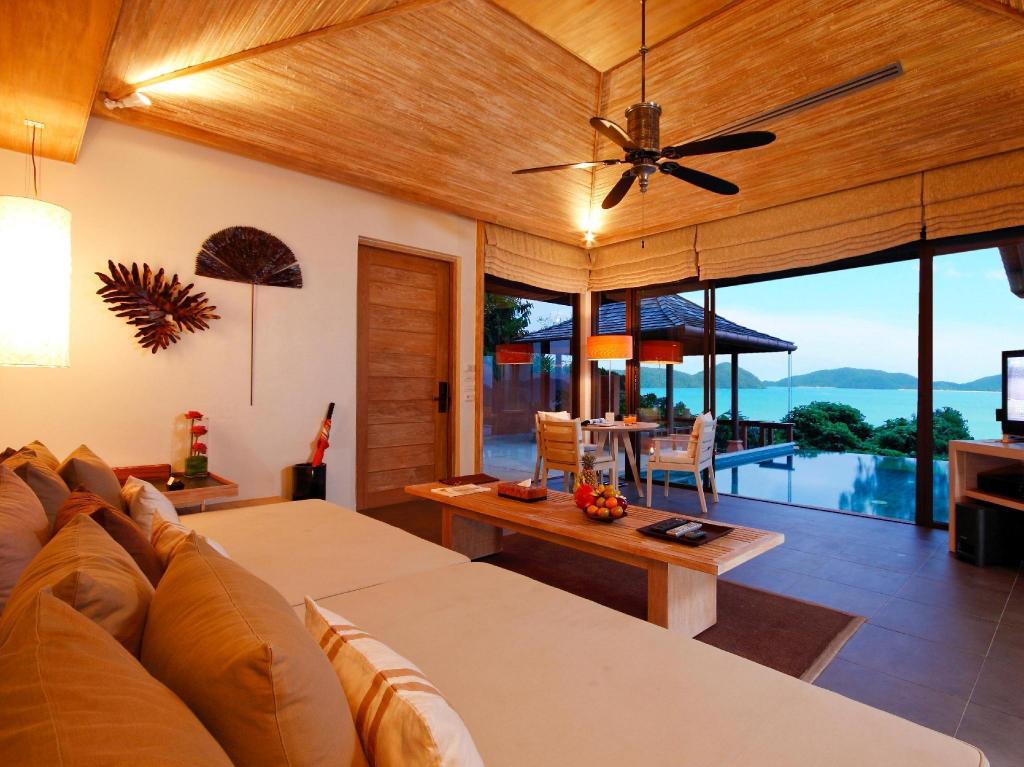Sri Panwa Phuket Luxury Pool Villa Hotel 객실 내부 예시