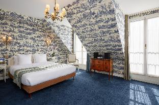 Mayfair Hotel 객실 내부 예시