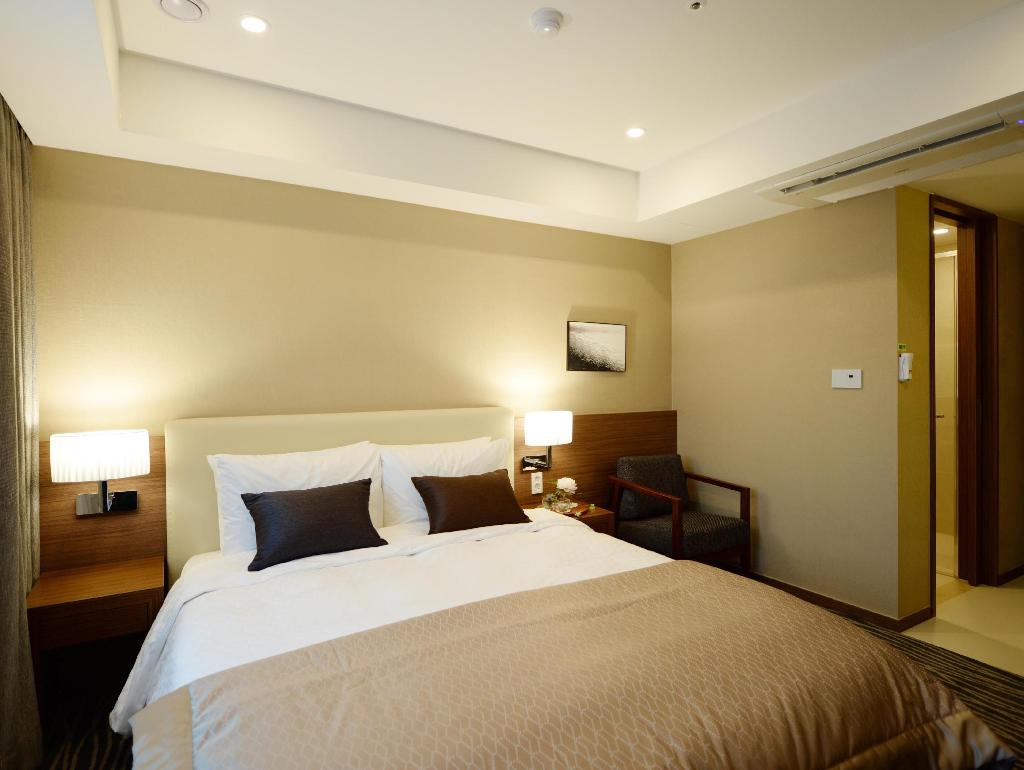 Busan Business Hotel 객실 내부 예시