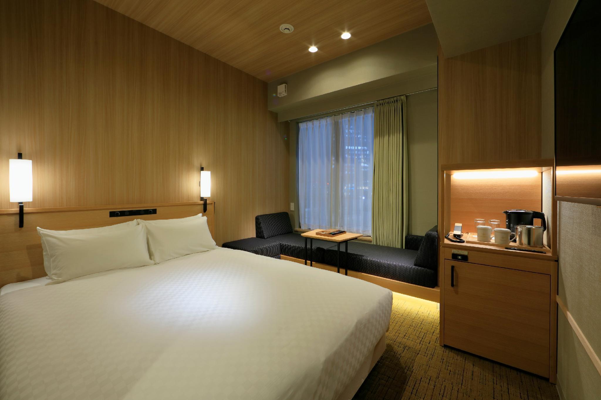 CANDEO HOTELS Kobe Tor Road supplier room and living-space example