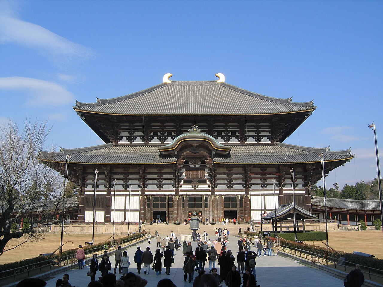Great Buddha Hall facade and approach at Todaiji in December 2003