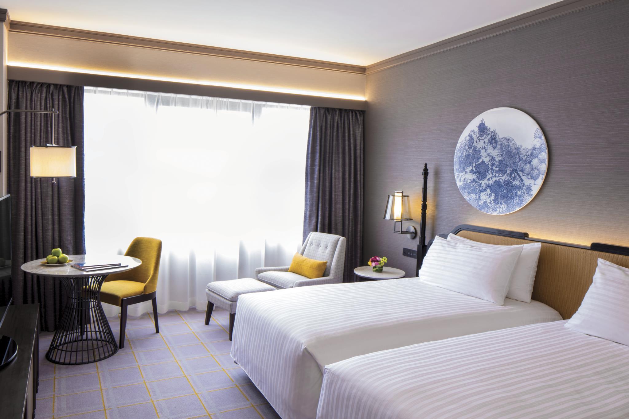 Artyzen Grand Lapa Macau 공급사 객실 사진: 침대 두 개·창가 테이블·의자