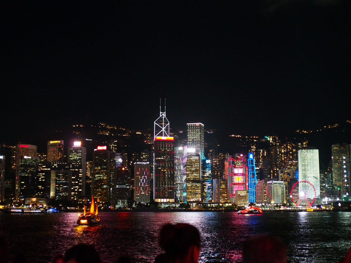빅토리아하버에서 본 홍콩섬 야경