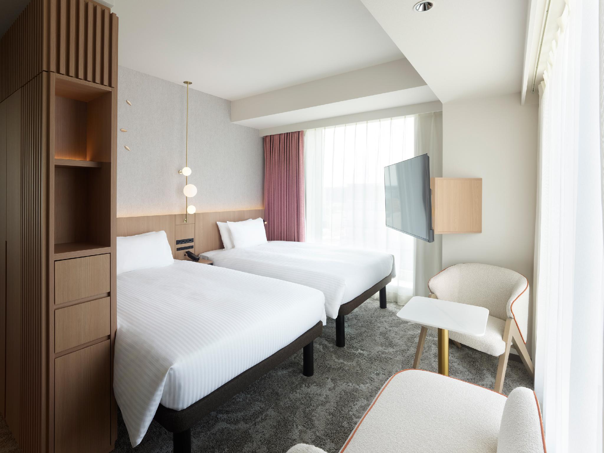 Mitsui Garden Hotel Sendai 침대2개·창가 좌석·테이블·TV가 있는 객실 예시
