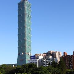 국부기념관 방향에서 본 타이베이 101 건물